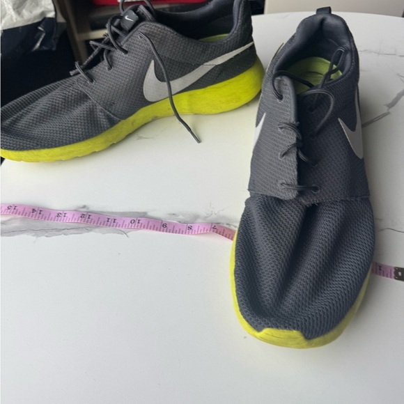 Nike Men’s 14 Roshe Run One Cyber Grey Anthracite Wolf Volt Neon Air Max 95 1 - Picture 6 of 9